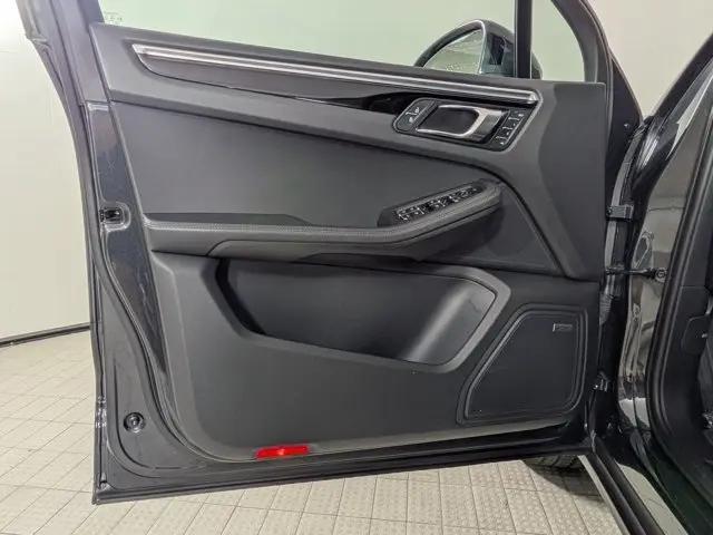 2022 Porsche Macan Macan