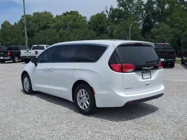 2027 Chrysler Pacifica LX