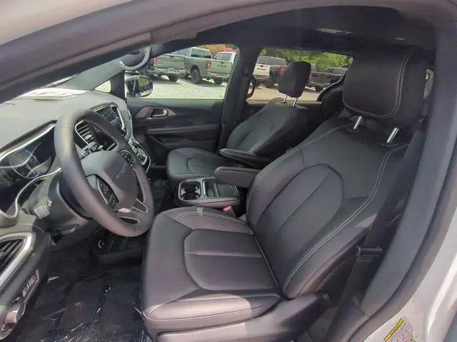2027 Chrysler Pacifica LX
