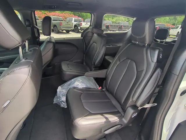2027 Chrysler Pacifica LX