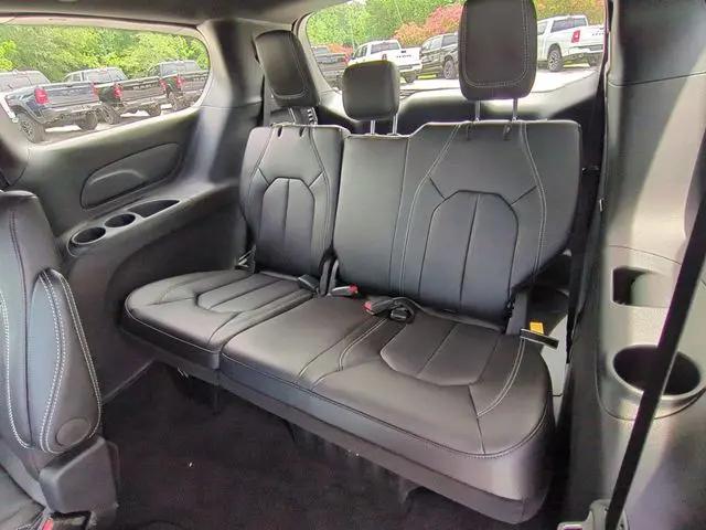 2027 Chrysler Pacifica LX