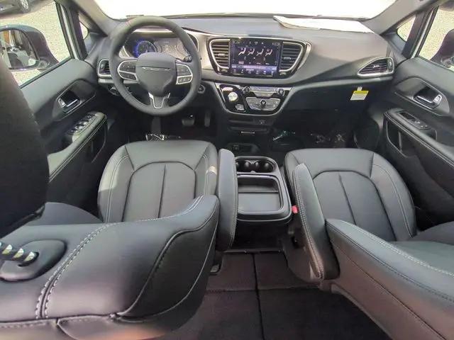2027 Chrysler Pacifica LX