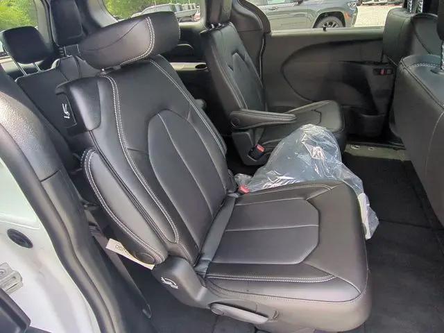 2027 Chrysler Pacifica LX