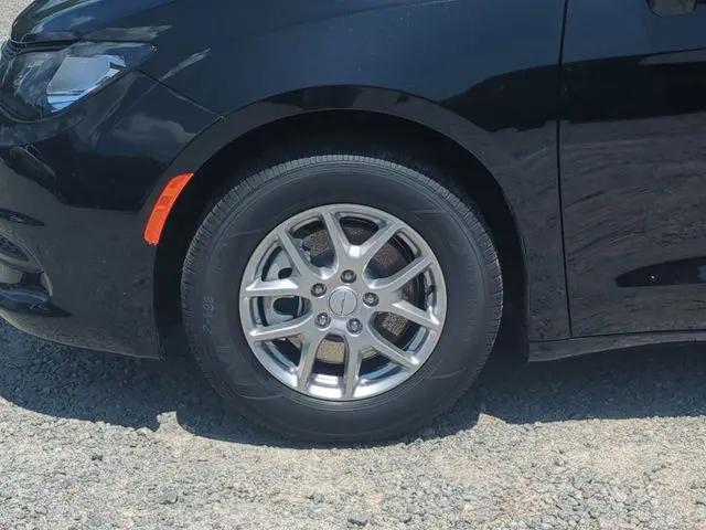 2027 Chrysler Pacifica LX