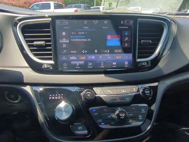 2027 Chrysler Pacifica LX