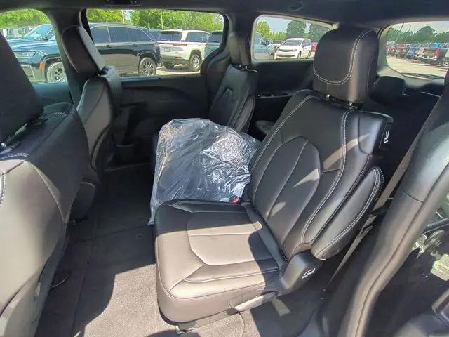 2027 Chrysler Pacifica LX