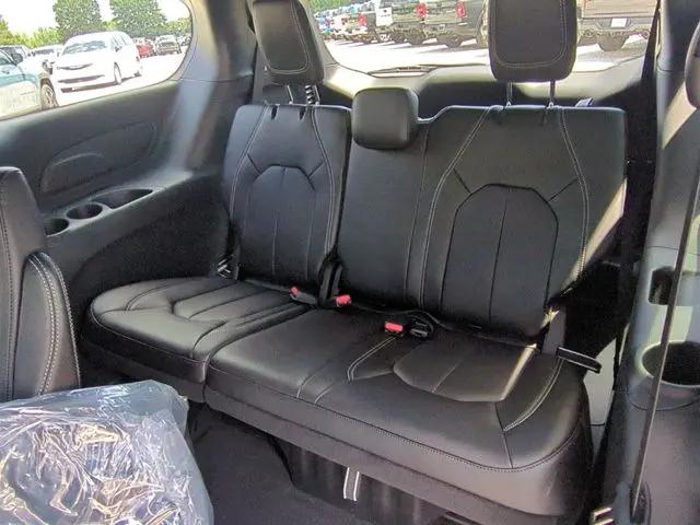 2027 Chrysler Pacifica LX