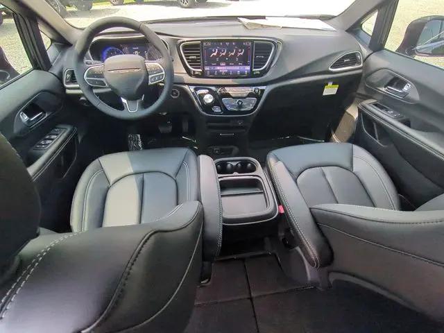 2027 Chrysler Pacifica LX