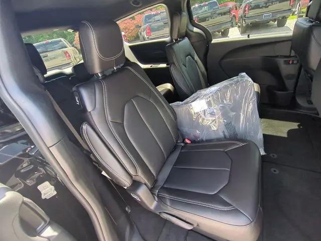 2027 Chrysler Pacifica LX