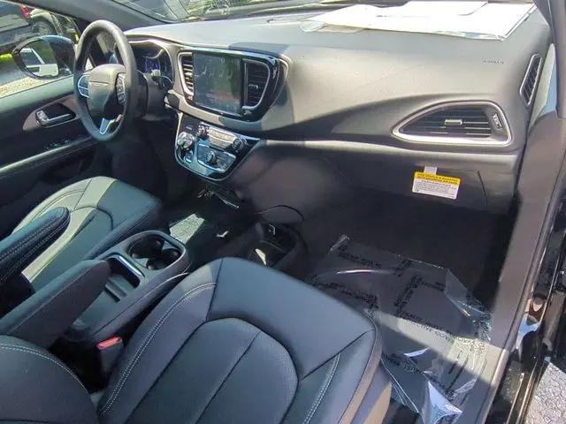 2027 Chrysler Pacifica LX