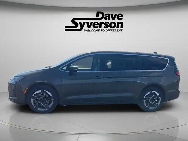 2027 Chrysler Pacifica Limited