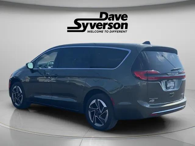 2027 Chrysler Pacifica Limited