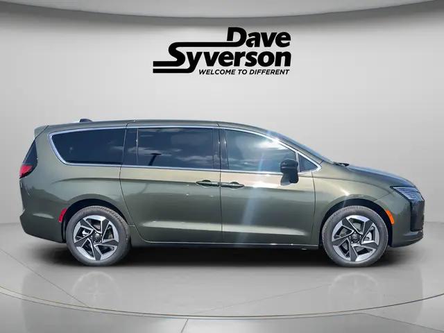 2027 Chrysler Pacifica Limited
