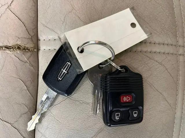 2007 Lincoln Mark LT Standard