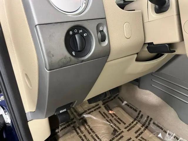 2007 Lincoln Mark LT Standard