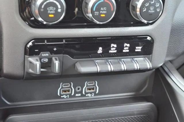 2026 Ram 1500 Big Horn Crew Cab 4x4 5'7" Box