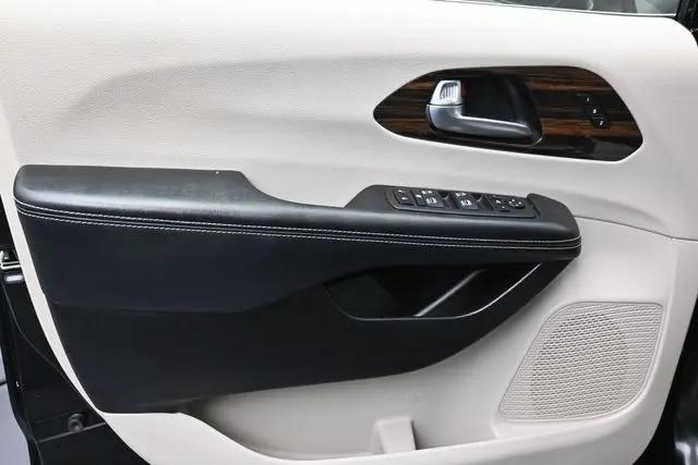 2023 Chrysler Pacifica Limited AWD