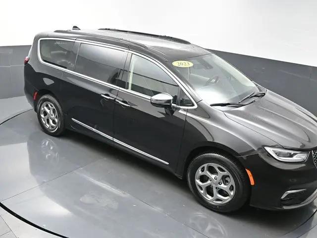 2023 Chrysler Pacifica Limited AWD