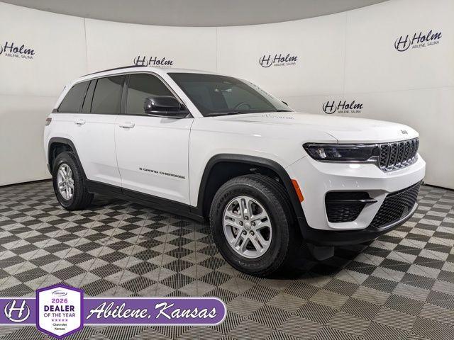 2025 Jeep Grand Cherokee Laredo 4x4 for sale in Abilene, KS