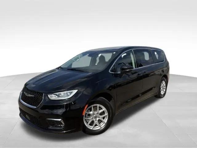 2024 Chrysler Pacifica Touring L for sale in Livonia, MI