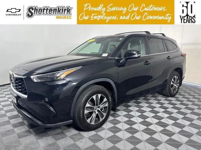 2023 Toyota Highlander XLE for sale in Waukee, IA