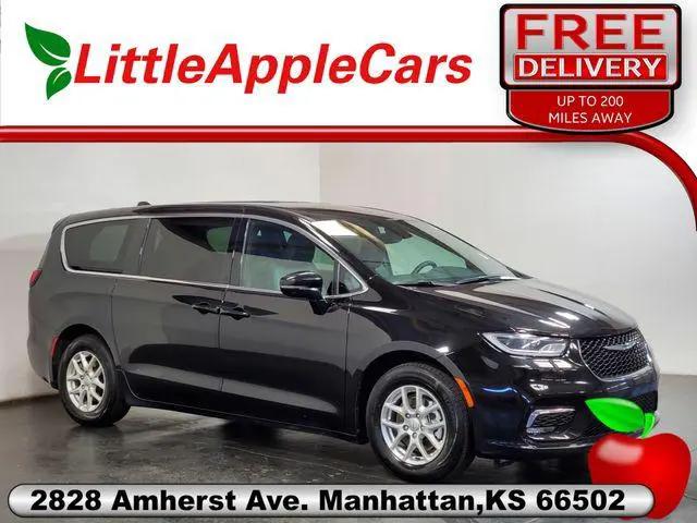 2025 Chrysler Pacifica Select for sale in Manhattan, KS