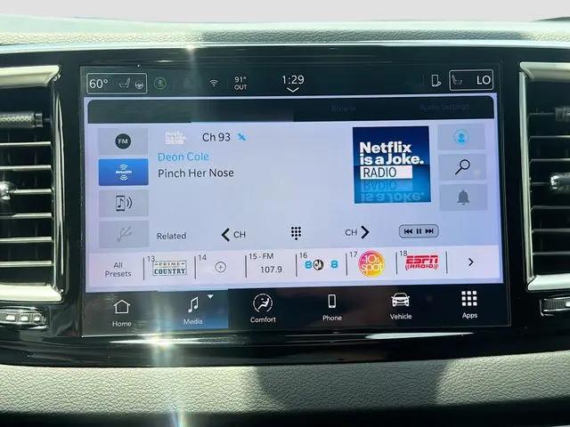 2025 Chrysler Pacifica Select
