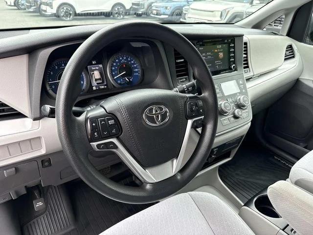2020 Toyota Sienna LE 2020 Toyota Sienna LE