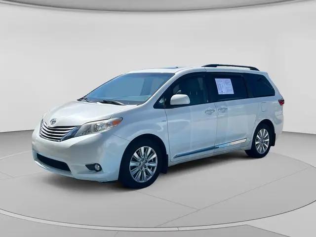 2017 Toyota Sienna XLE 7 Passenger for sale in Vero Beach, FL