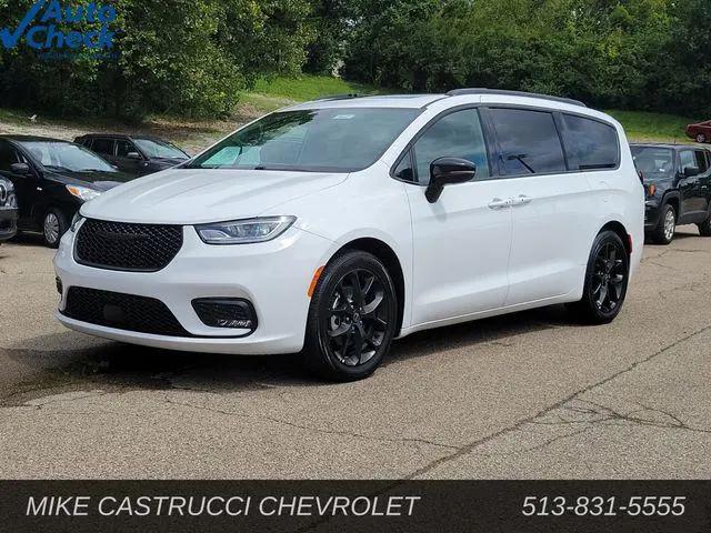 2025 Chrysler Pacifica Limited for sale in Milford, OH
