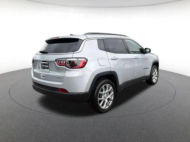 2024 Jeep Compass Latitude Lux FWD