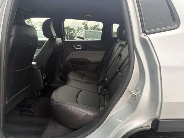 2024 Jeep Compass Latitude Lux FWD