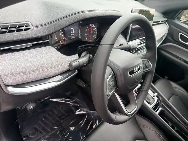 2024 Jeep Compass Latitude Lux FWD