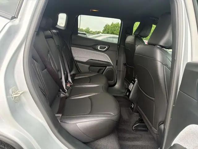2024 Jeep Compass Latitude Lux FWD
