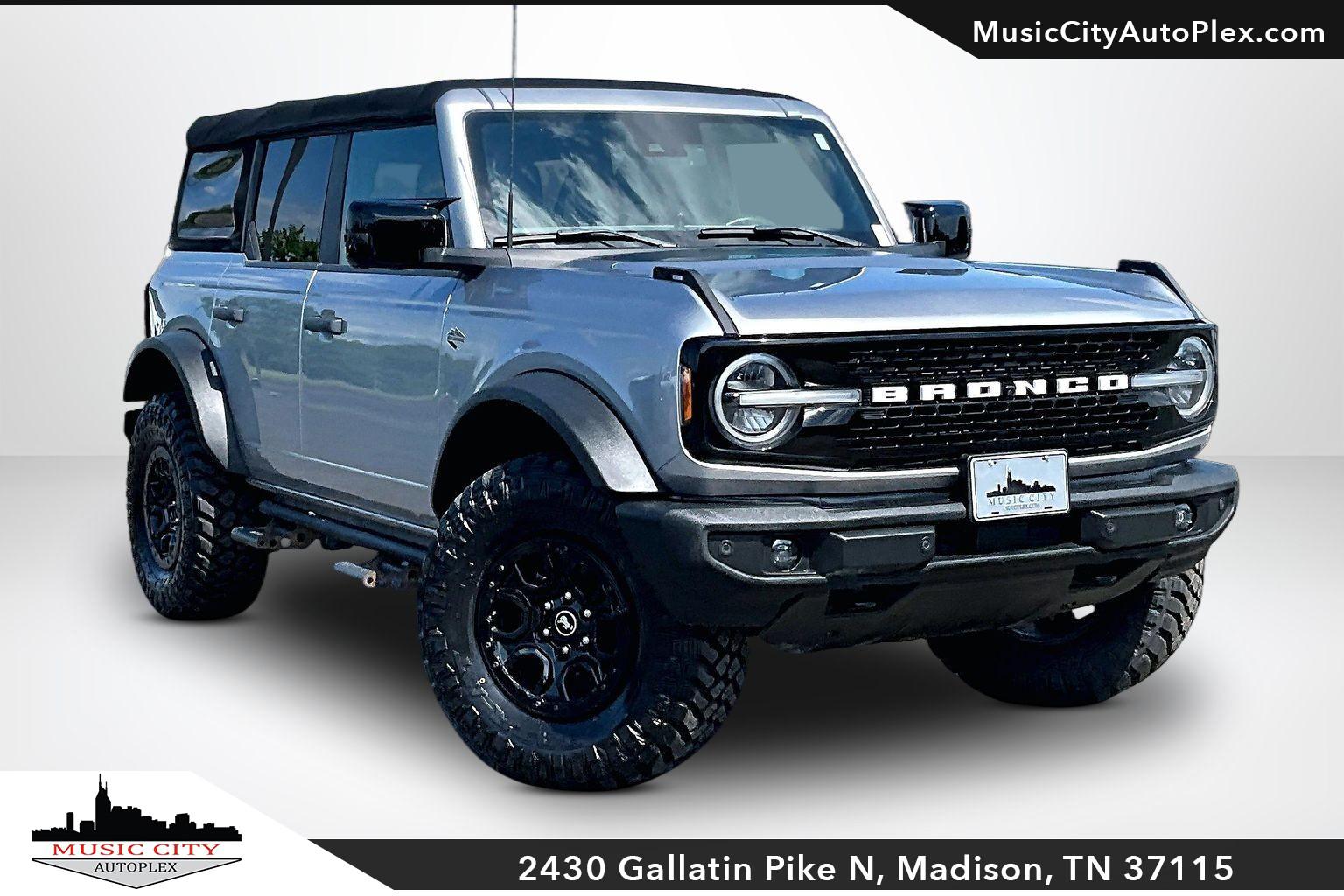 Iconic Silver Metallic 2022 Ford Bronco SUV / Crossover Four-Wheel Drive Automatic