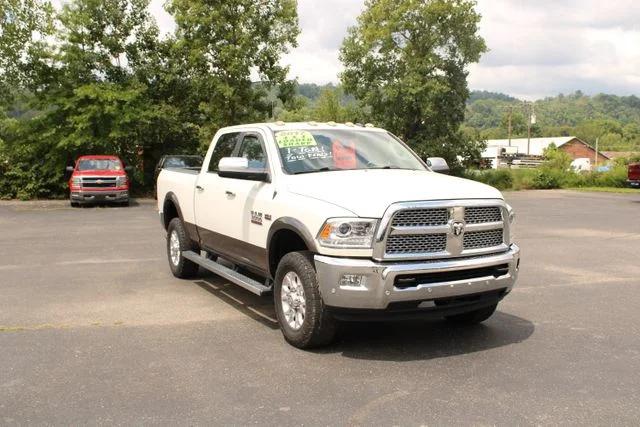 2017 RAM 3500 Laramie Crew Cab 4x4 64 Box 2017 RAM 3500 Laramie Crew Cab 4x4 64 Box