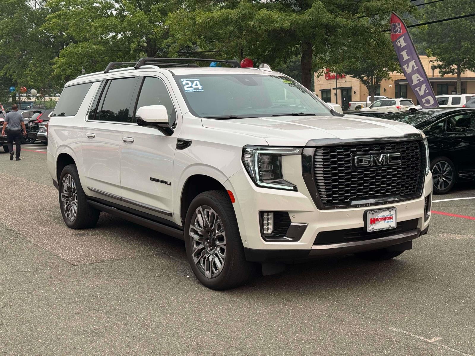 White Frost Tricoat 2024 GMC Yukon XL SUV / Crossover Four-Wheel Drive Automatic