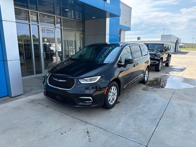 2023 Chrysler Pacifica Touring L for sale in Columbus, KS