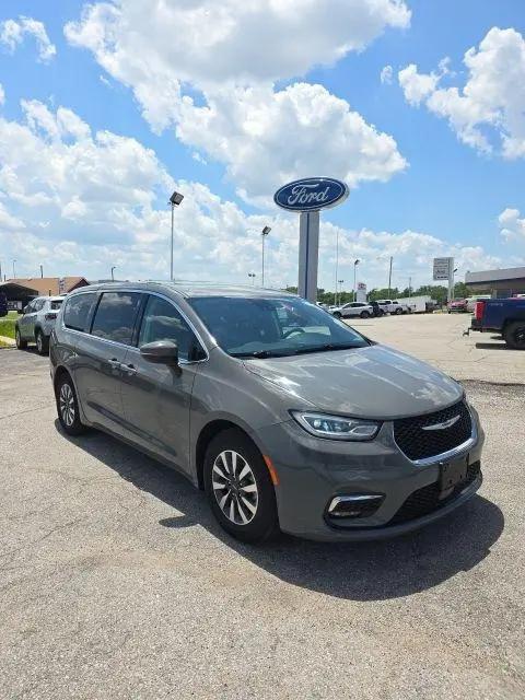 2023 Chrysler Pacifica Hybrid Touring L for sale in Independence, KS