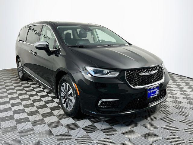 2023 Chrysler Pacifica Hybrid Limited for sale in Beaverton, OR