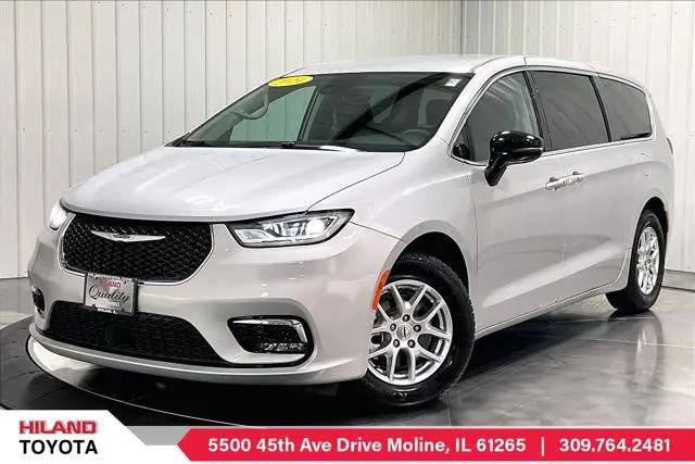 2024 Chrysler Pacifica Touring L for sale in Moline, IL