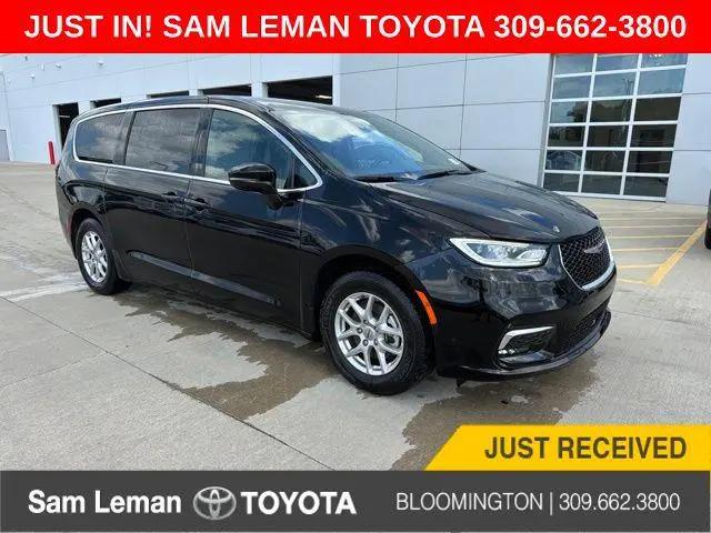 2025 Chrysler Pacifica Select for sale in Bloomington, IL