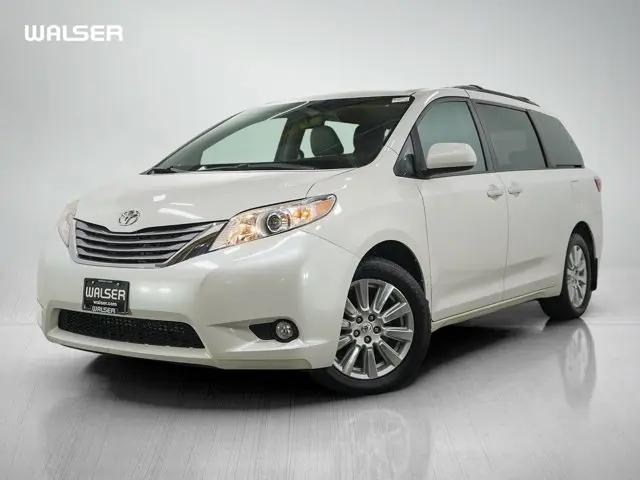 2017 Toyota Sienna XLE 7 Passenger for sale in Burnsville, MN