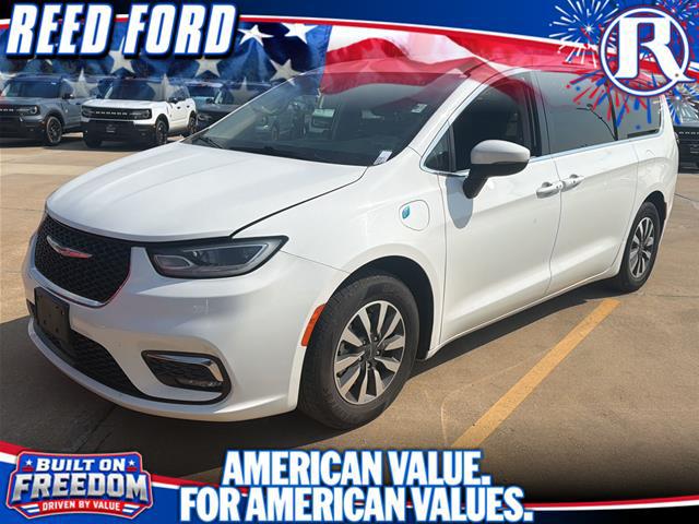 2023 Chrysler Pacifica Hybrid Touring L for sale in Harrisonville, MO