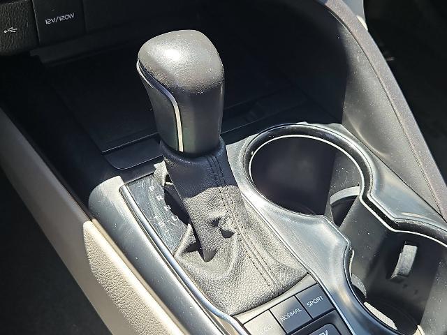 2020 Toyota Camry SE Hybrid