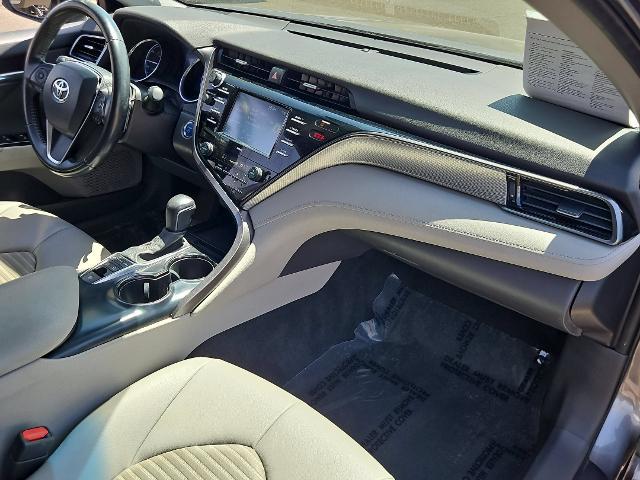 2020 Toyota Camry SE Hybrid