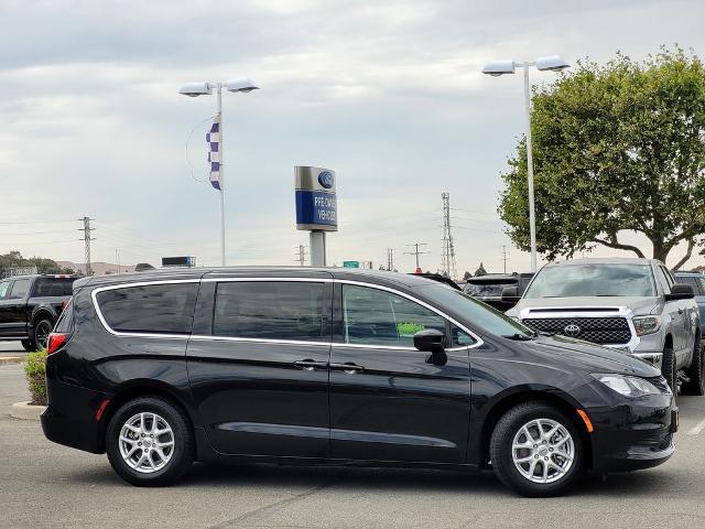 2021 Chrysler Voyager LX