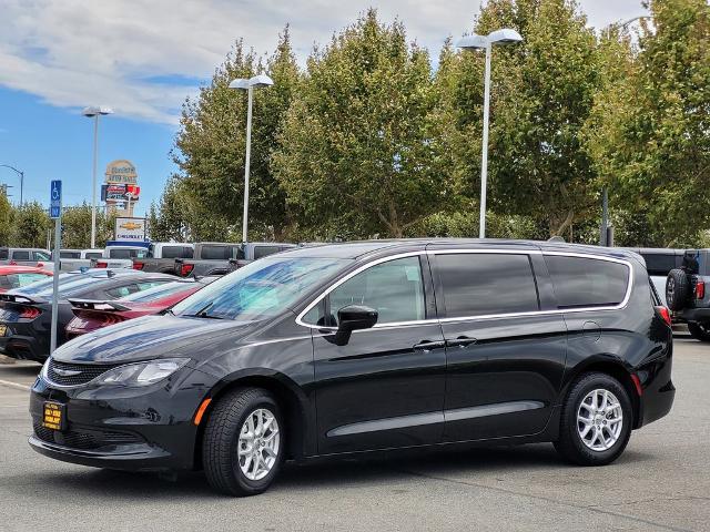 2021 Chrysler Voyager LX