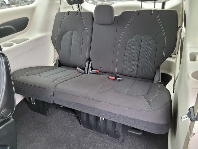 2021 Chrysler Voyager LX
