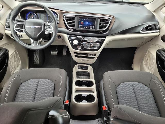 2021 Chrysler Voyager LX